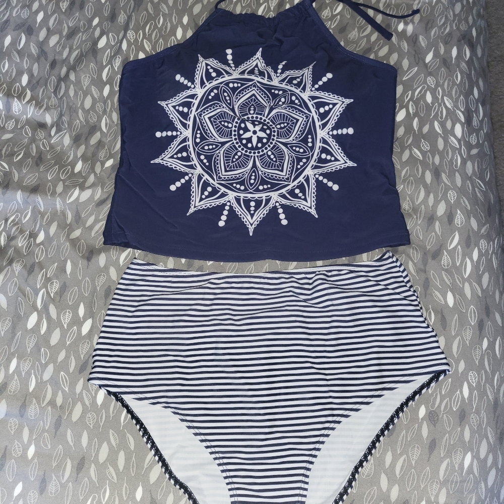 NWOT Women's 2-Piece Tankini Swimsuit
